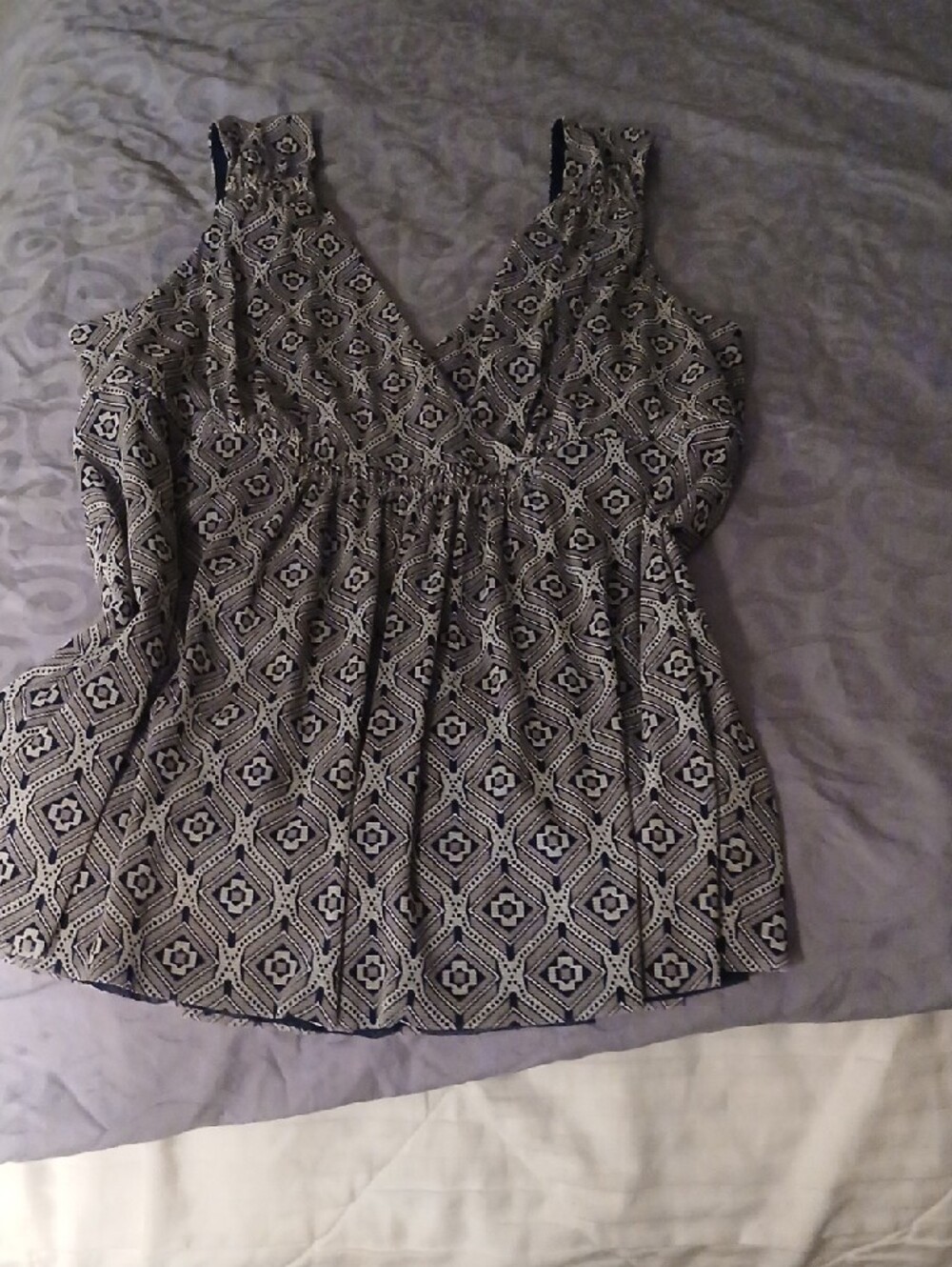 3/15 Michael Kors Black & White Geometric V-Neck Tank